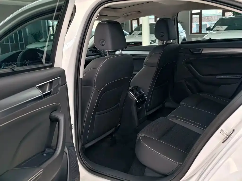 Skoda Superb — фото 5