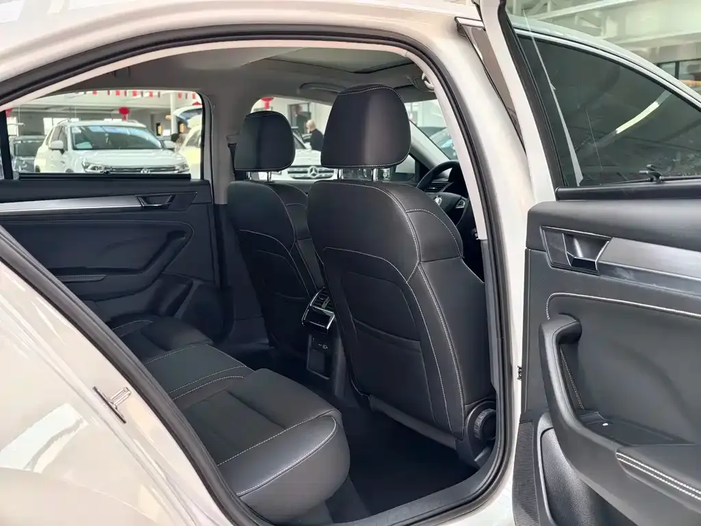 Skoda Superb — фото 10