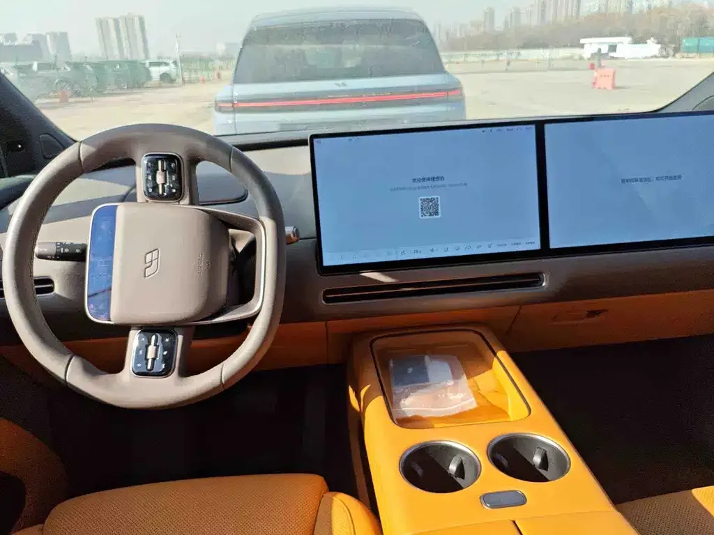 Li Auto i8 — фото 6