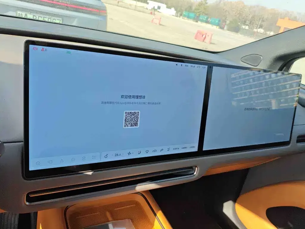 Li Auto i8 — фото 2