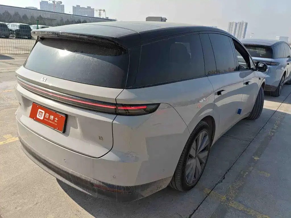 Li Auto i8 — фото 5