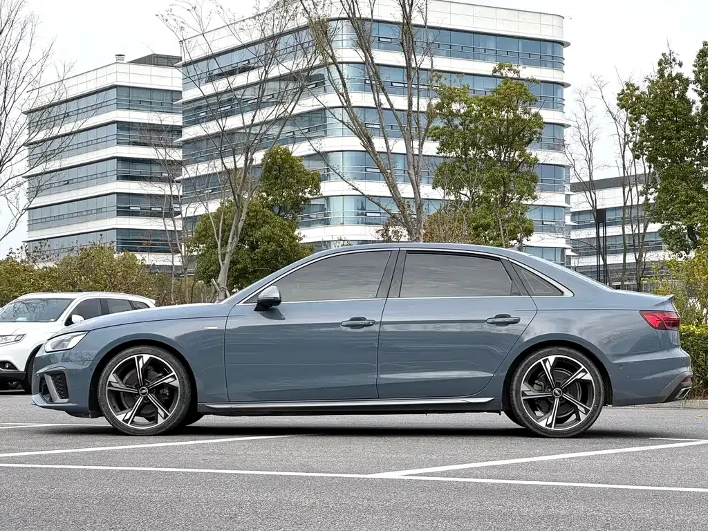 Audi A4L 2022 из CN, фото 9