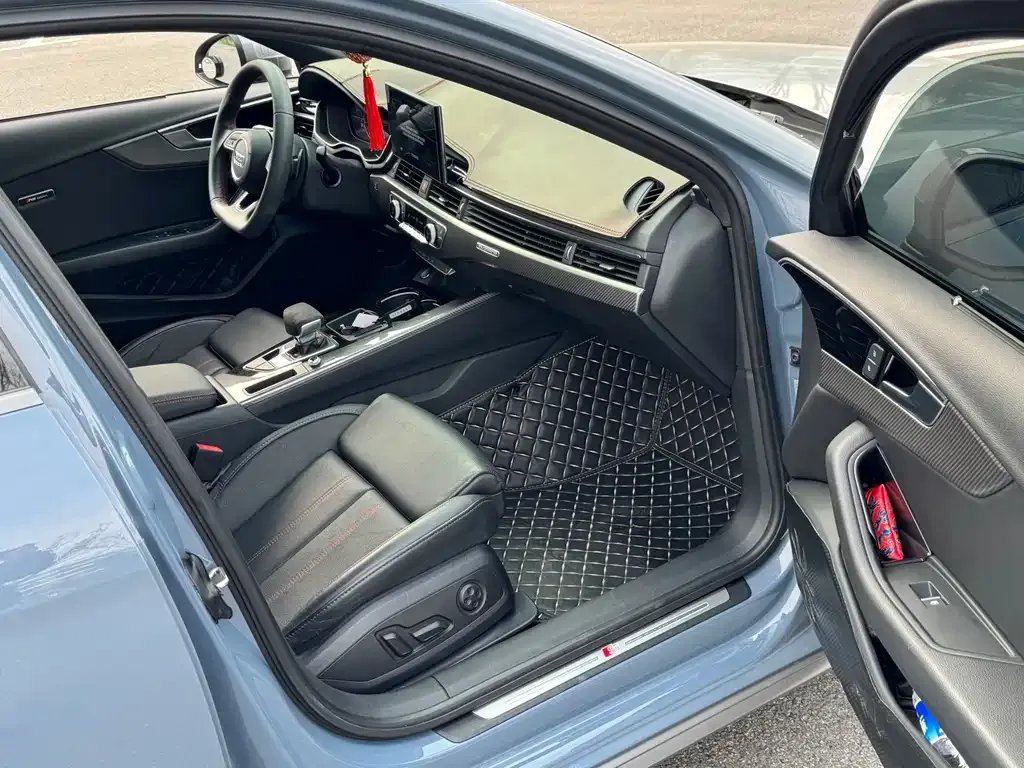 Audi A4L 2022 из CN, фото 3