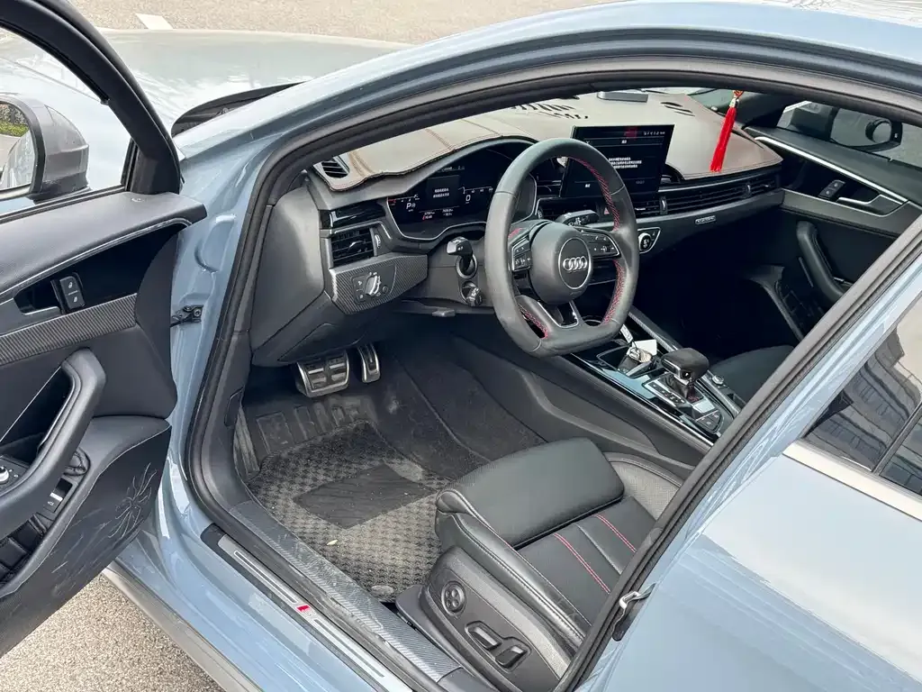 Audi A4L 2022 из CN, фото 4