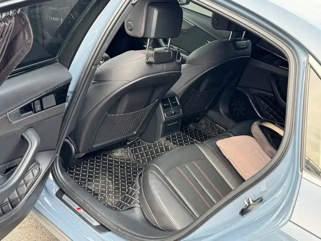 Audi A4L 2022 из CN, фото 2
