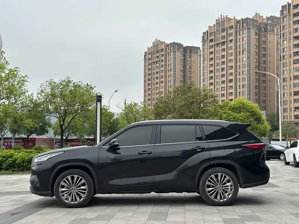 Toyota Highlander — фото 10