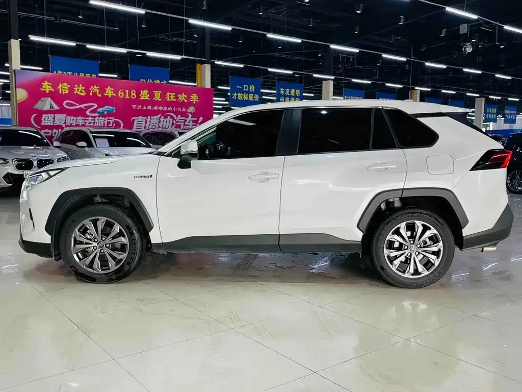 Toyota RAV4 2024 из CN, фото 4
