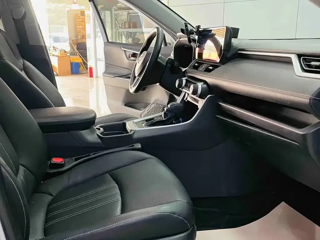 Toyota RAV4 2024 из CN, фото 10