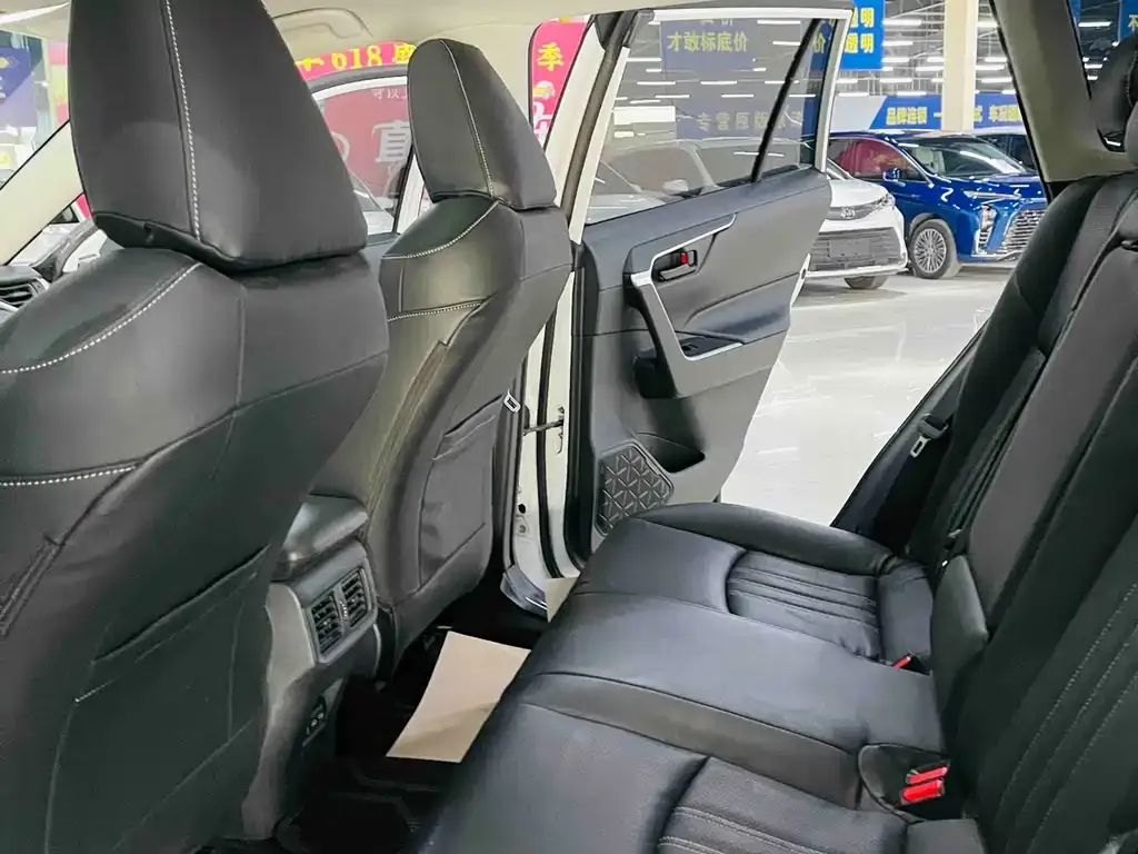 Toyota RAV4 2024 из CN, фото 9