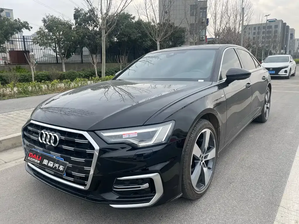 Audi A6L — фото 1