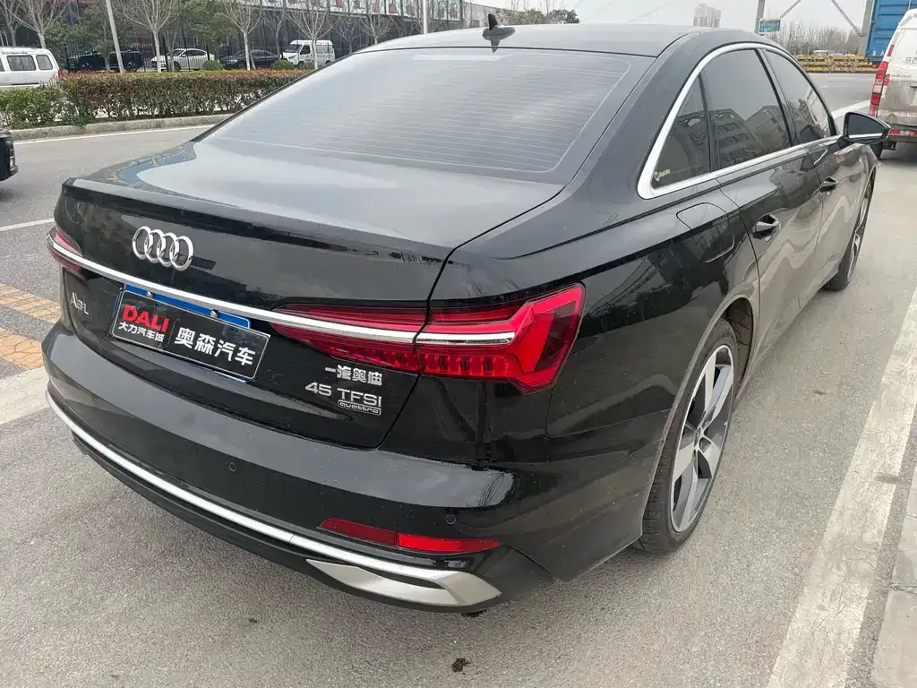 Audi A6L — фото 9