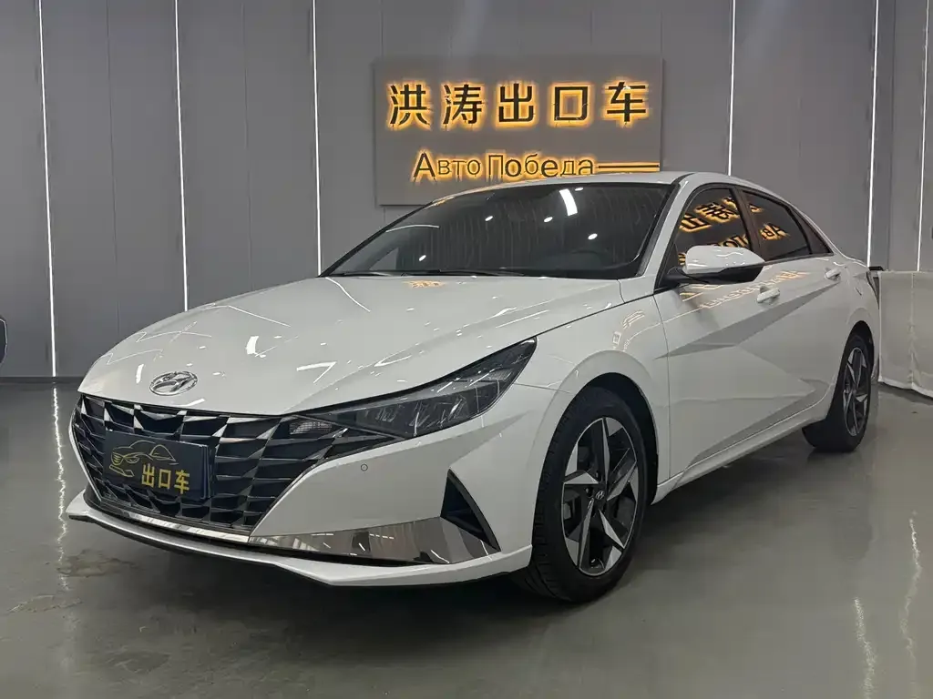 Hyundai Elantra — фото 1