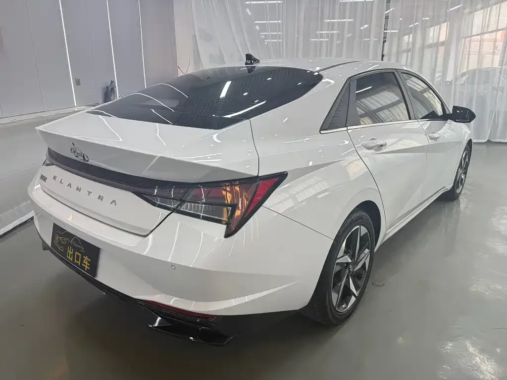 Hyundai Elantra — фото 2