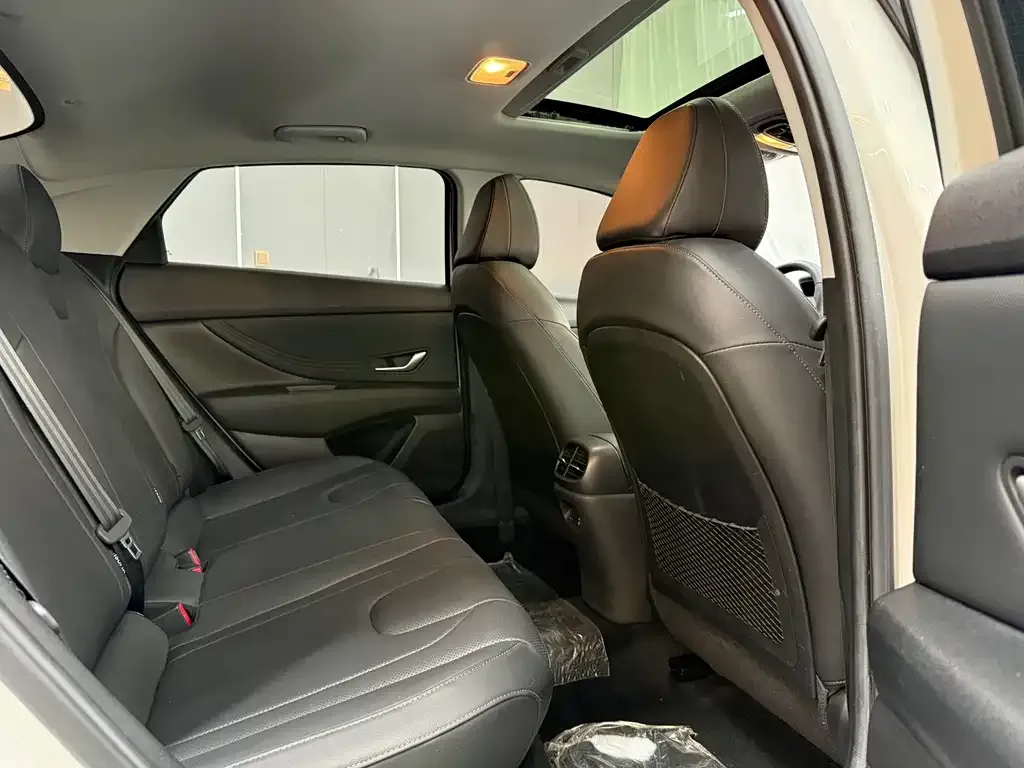 Hyundai Elantra — фото 4