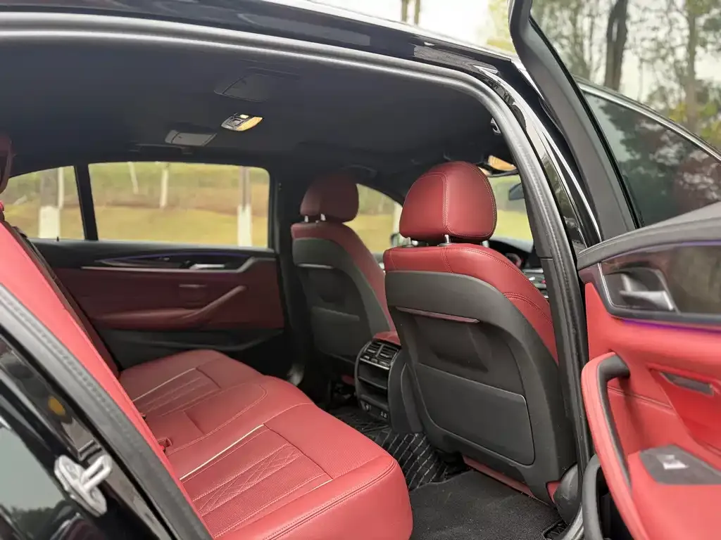BMW 5 Series 2022 из CN, фото 2