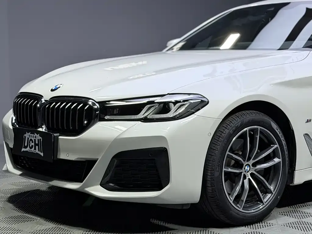 BMW 5 Series — фото 8
