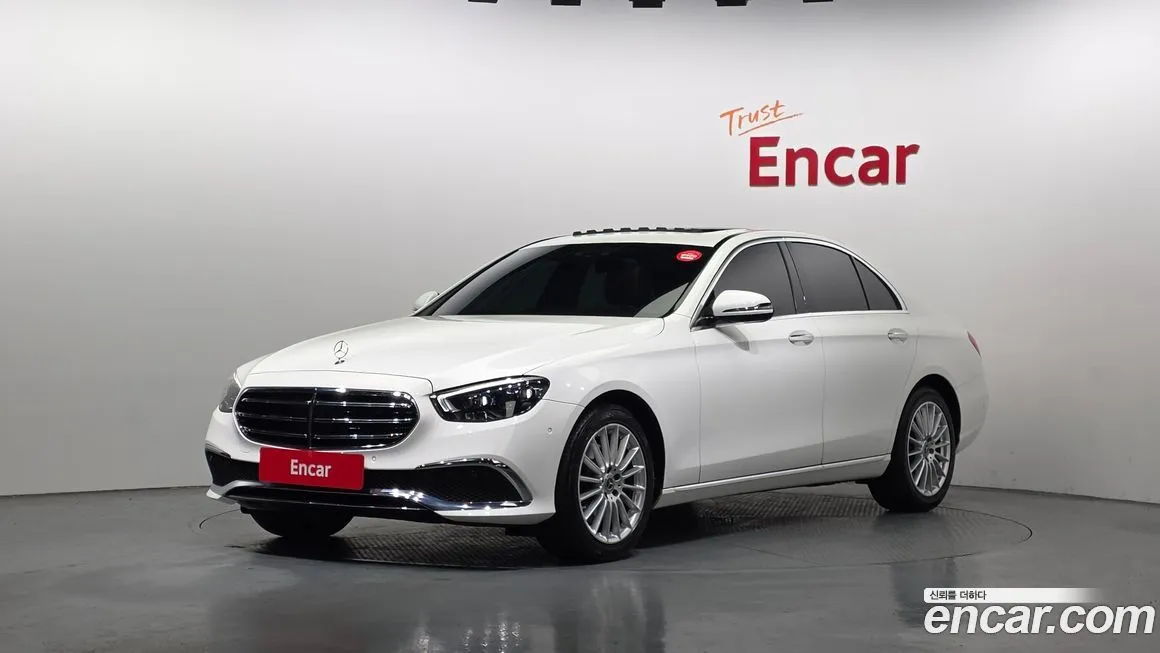 Mercedes-Benz E-Class — фото 1