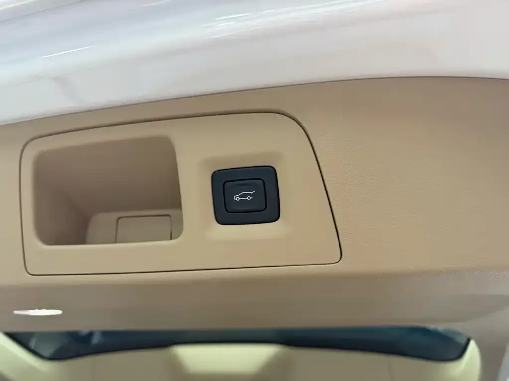 Buick Century 2024 из CN, фото 8