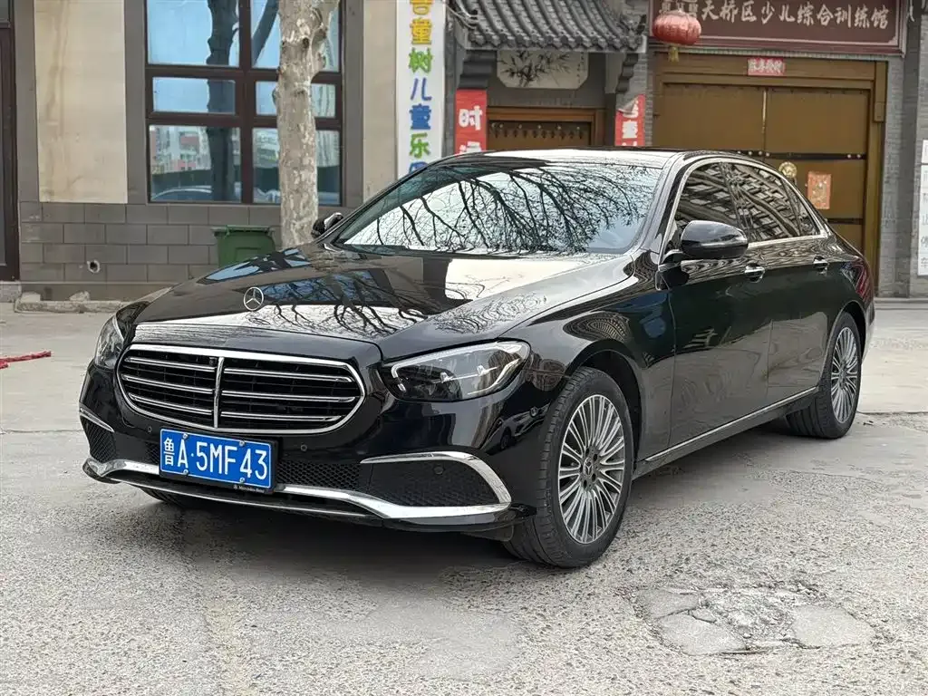 Mercedes-Benz E-Class — фото 1