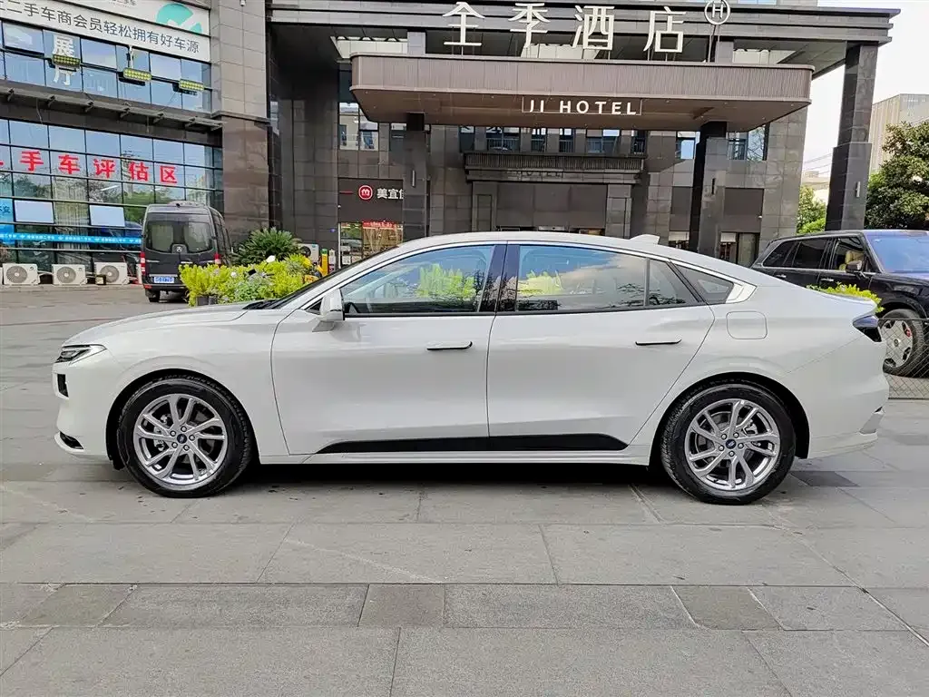 Ford Mondeo 2023 из CN, фото 10