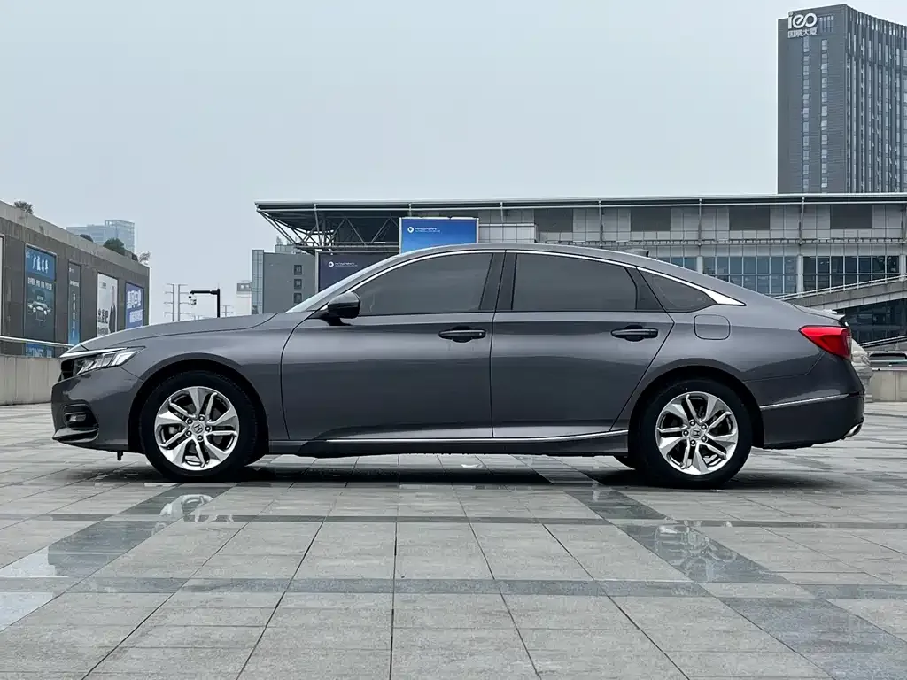 Honda Accord — фото 10