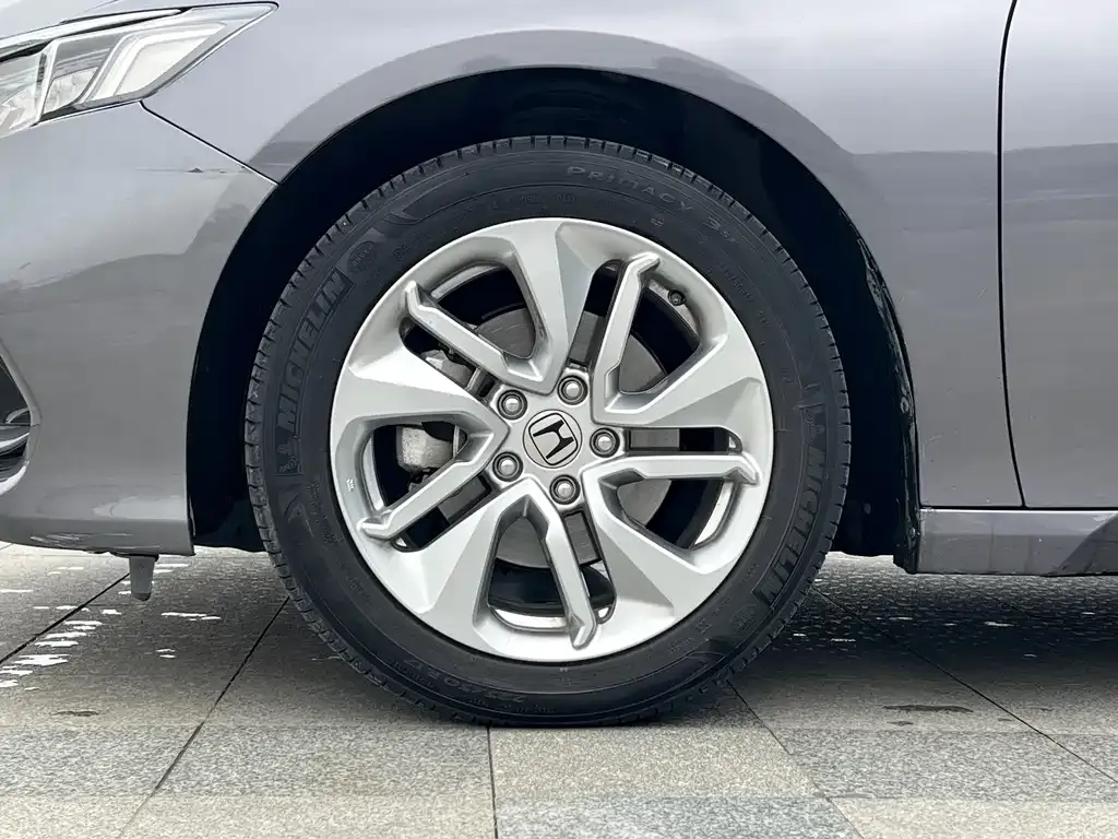 Honda Accord — фото 8