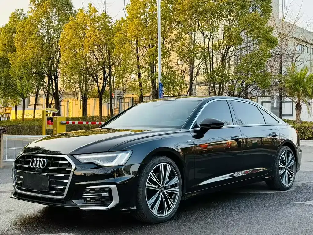 Audi A6L — фото 1