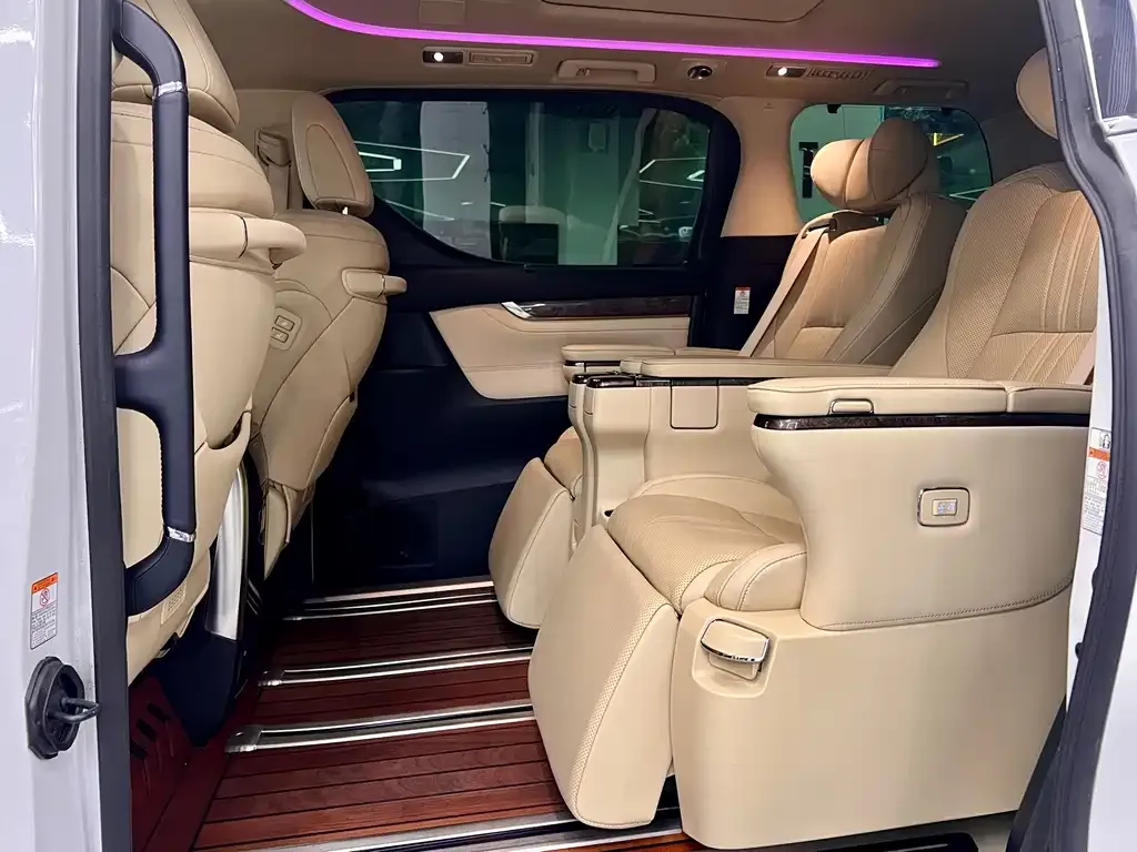Toyota Alphard — фото 5
