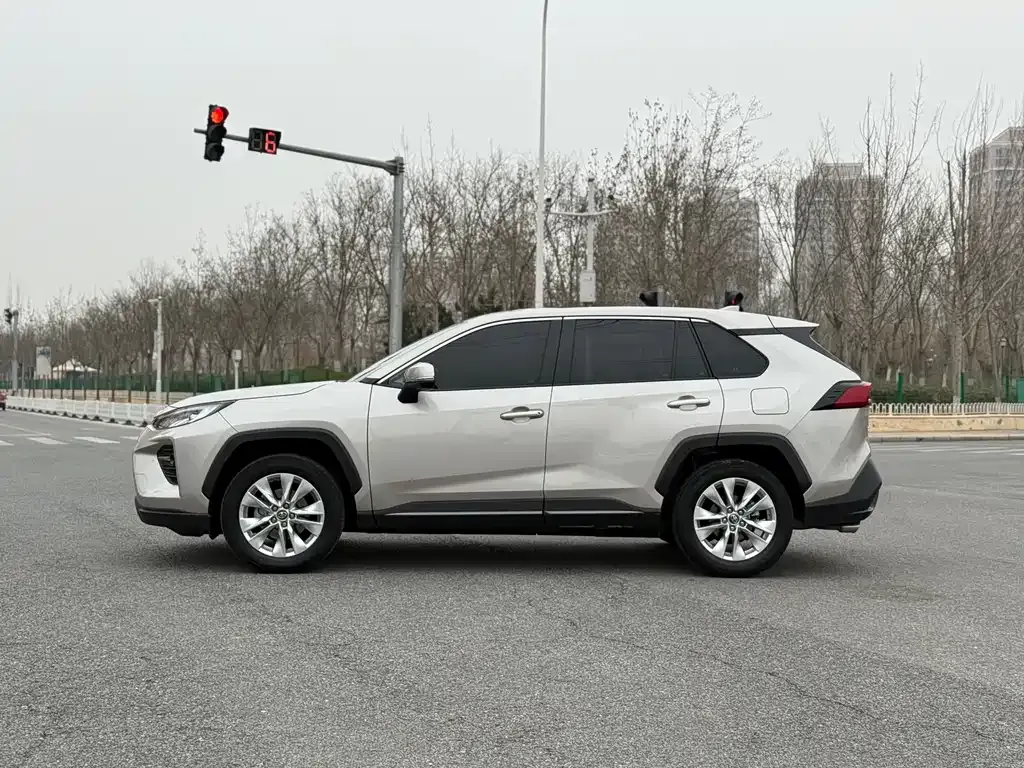 Toyota Wildlander 2022 из CN, фото 5
