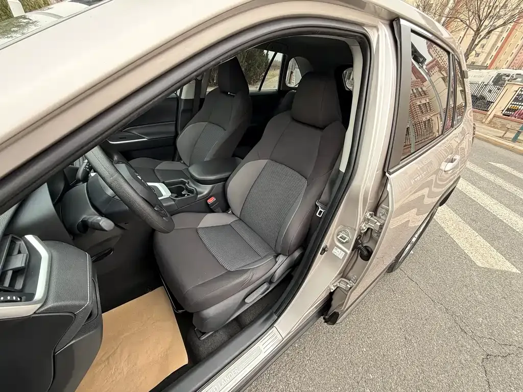 Toyota Wildlander 2022 из CN, фото 9
