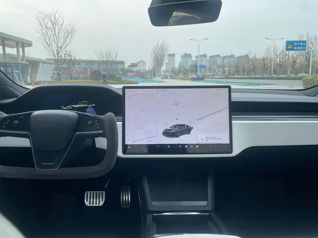 Tesla Model S — фото 4