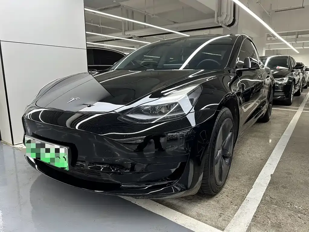 Tesla Model 3 — фото 1