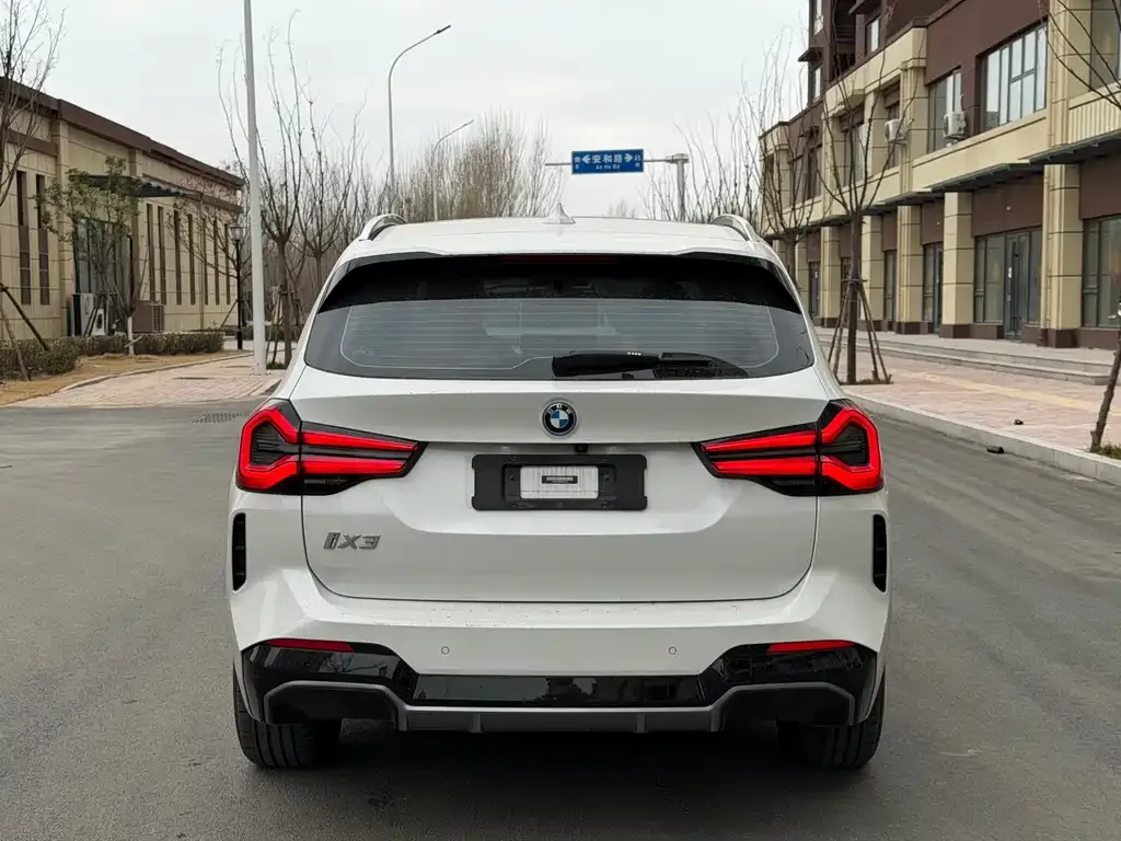BMW iX3 — фото 2