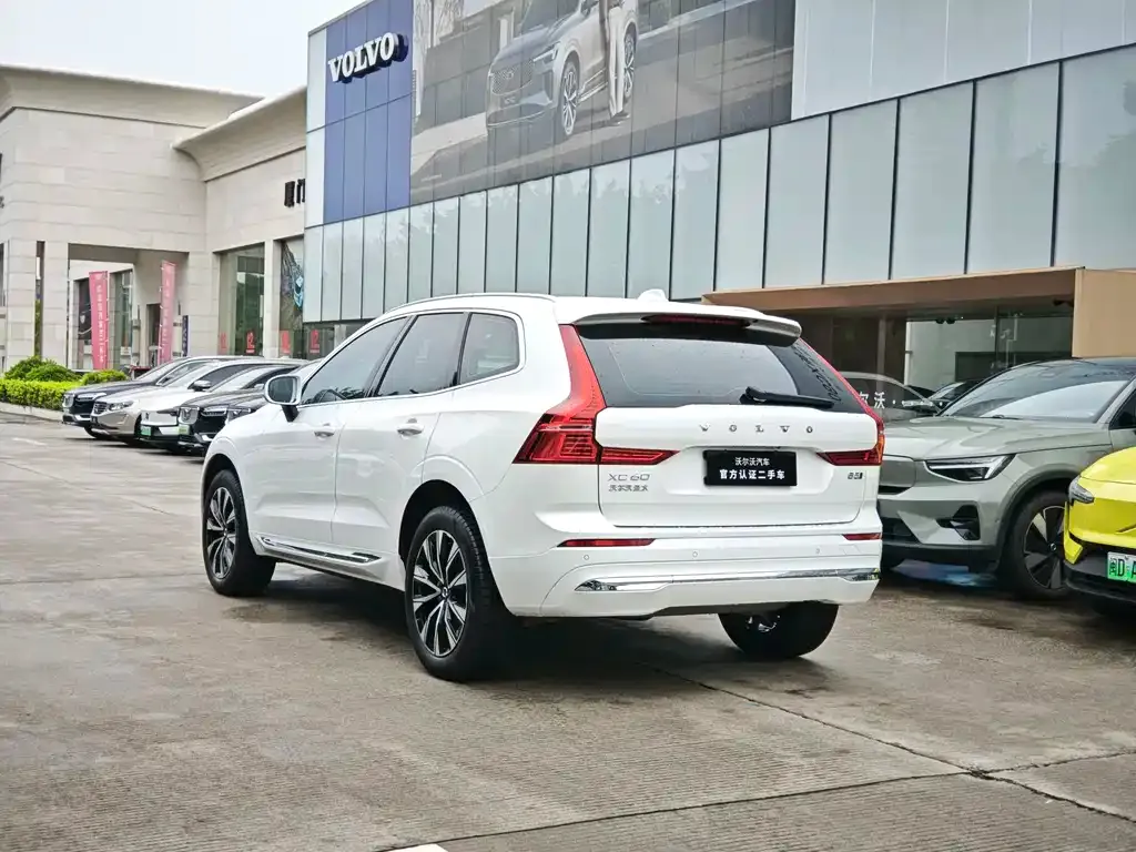 Volvo XC60 — фото 10