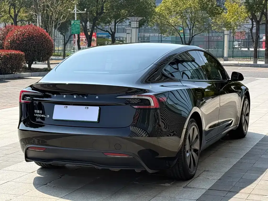 Tesla Model 3 — фото 10