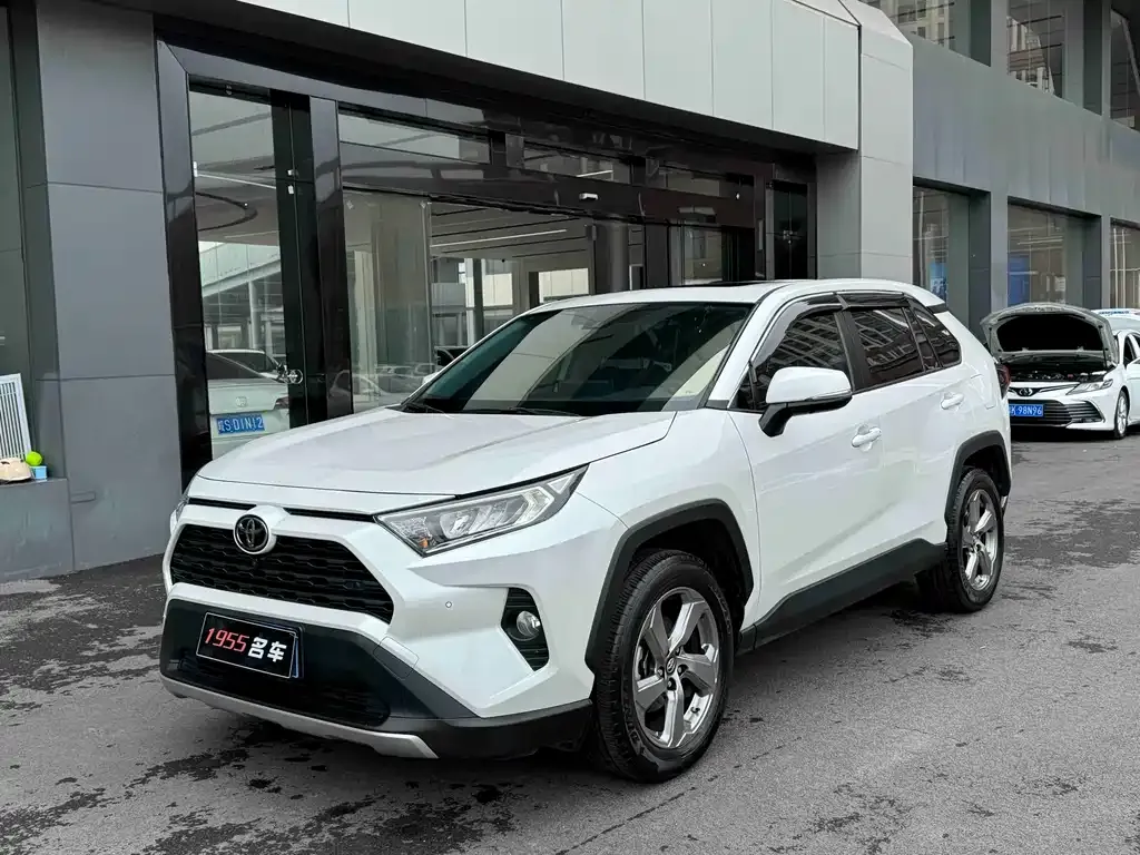 Toyota RAV4 2023 из CN, фото 1