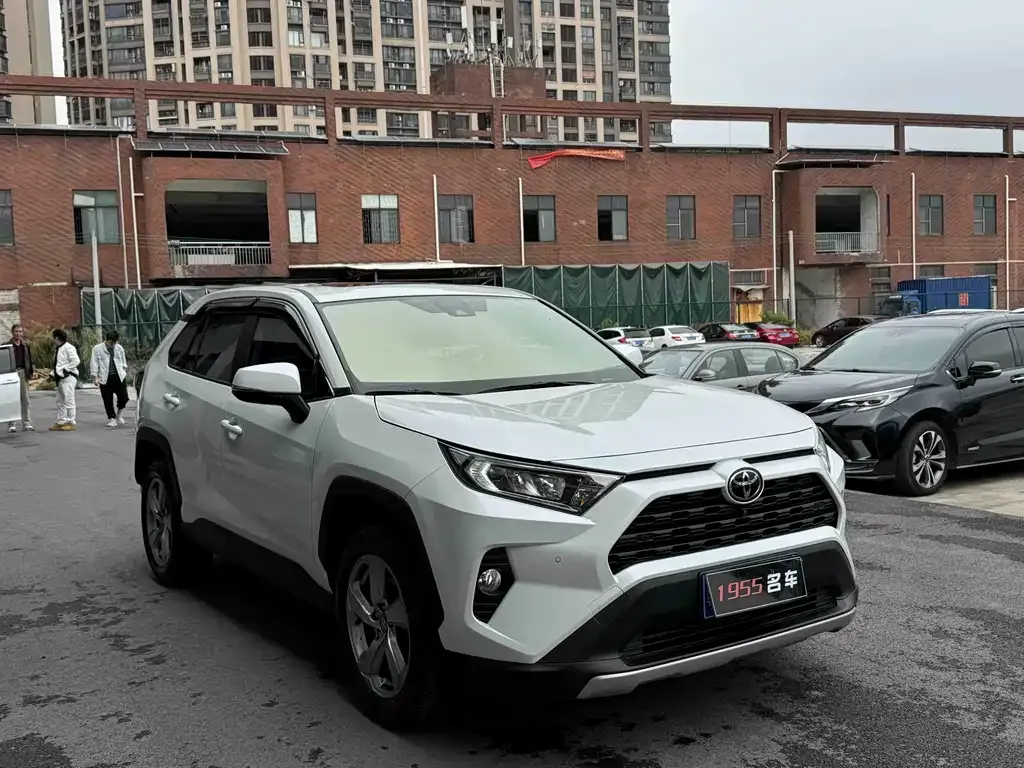 Toyota RAV4 2023 из CN, фото 9