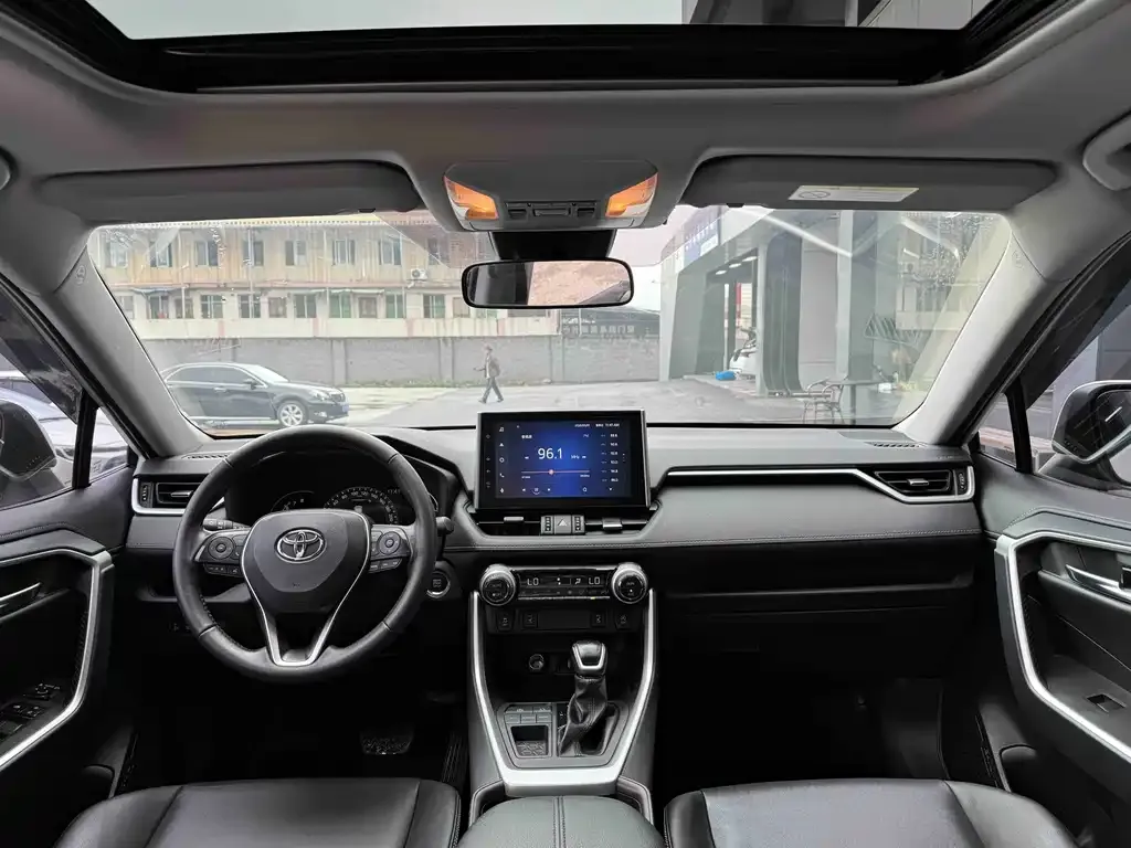 Toyota RAV4 2023 из CN, фото 2