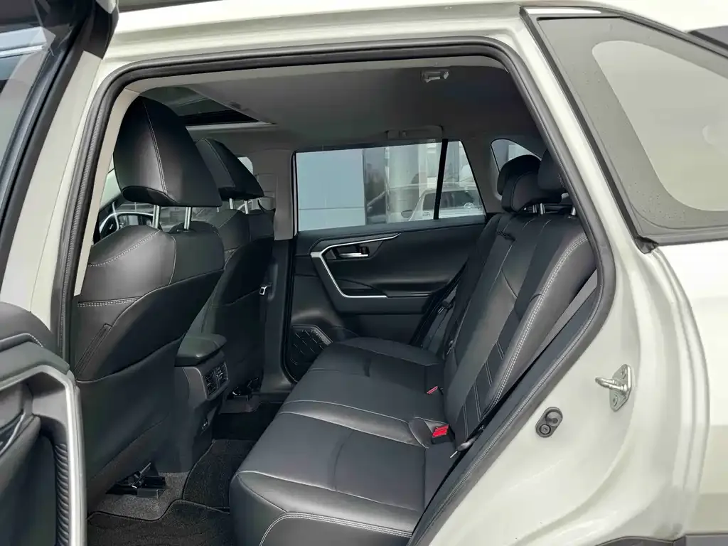 Toyota RAV4 2023 из CN, фото 6