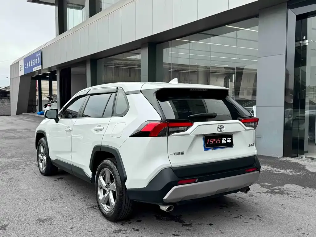 Toyota RAV4 2023 из CN, фото 3