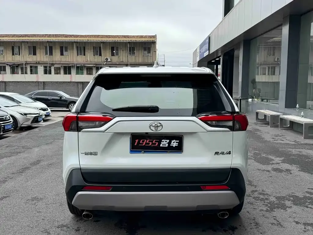 Toyota RAV4 2023 из CN, фото 8