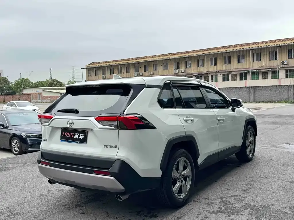 Toyota RAV4 2023 из CN, фото 5