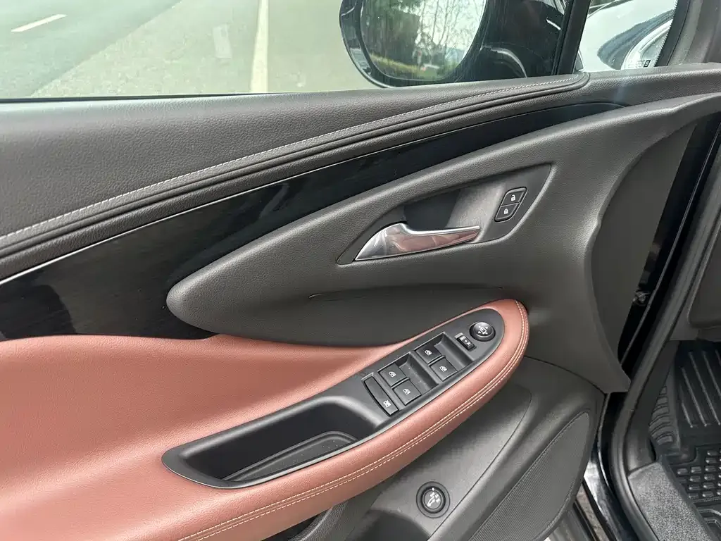Buick Envision Plus — фото 8