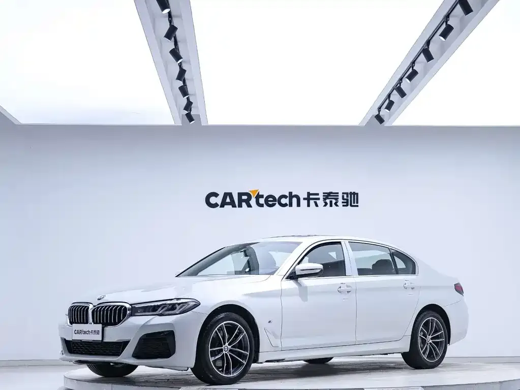 BMW 5 Series — фото 1