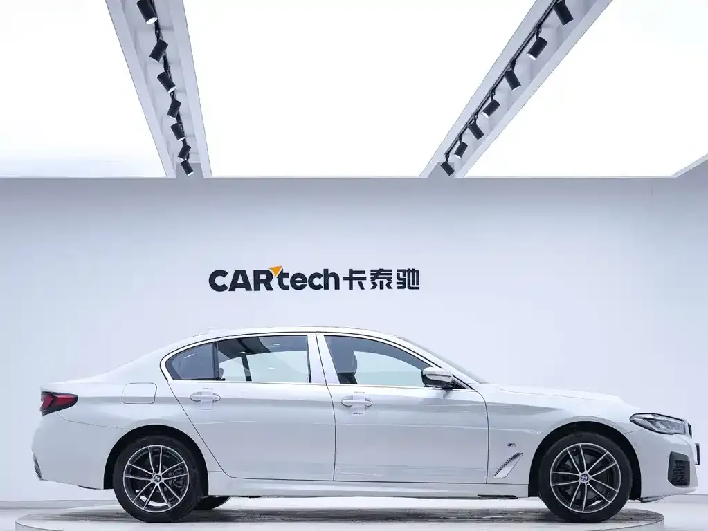 BMW 5 Series — фото 2