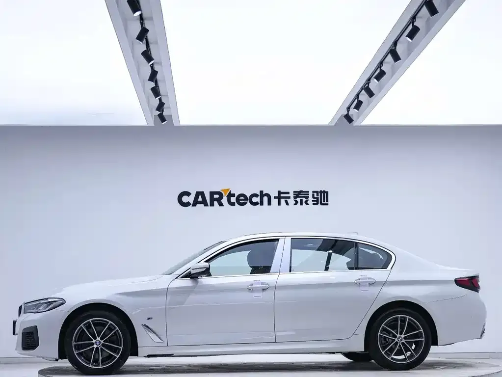 BMW 5 Series — фото 4
