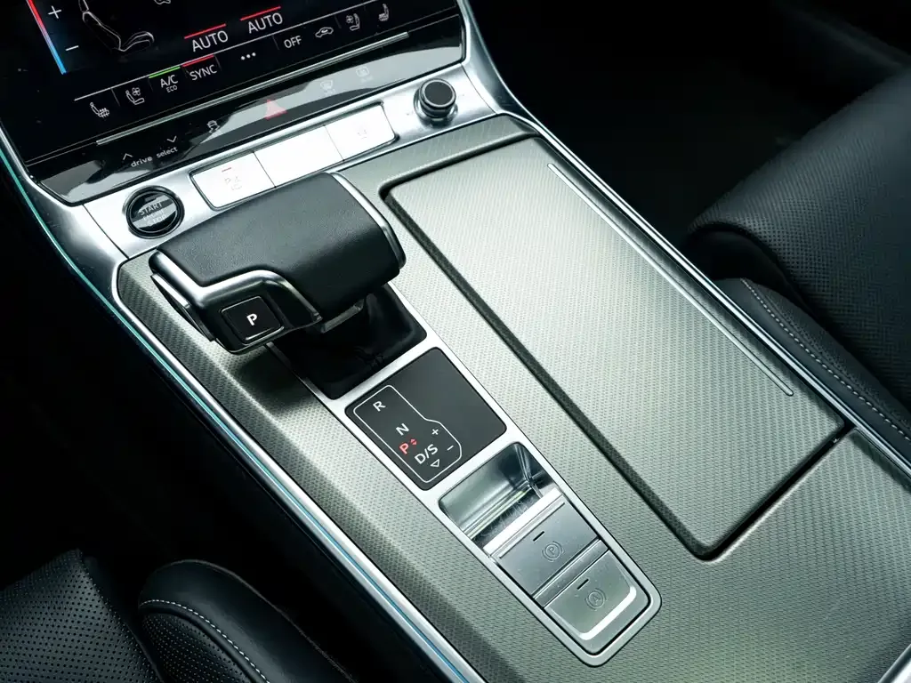 Audi A6L — фото 10