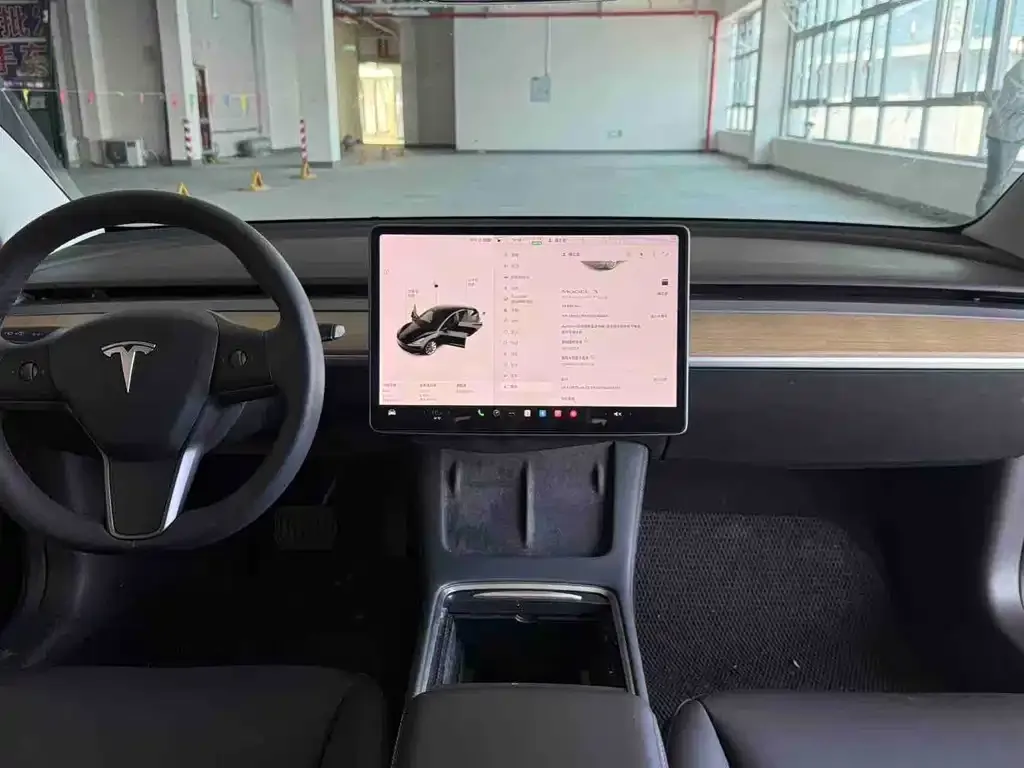 Tesla Model 3 — фото 3