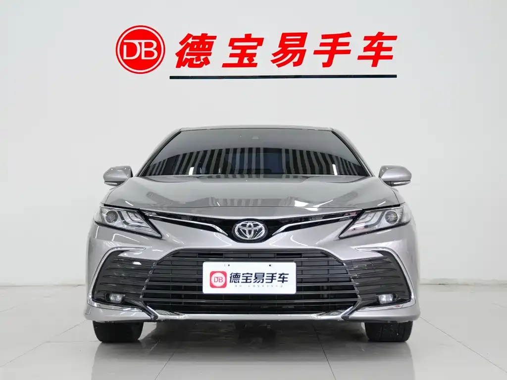 Toyota Camry — фото 2