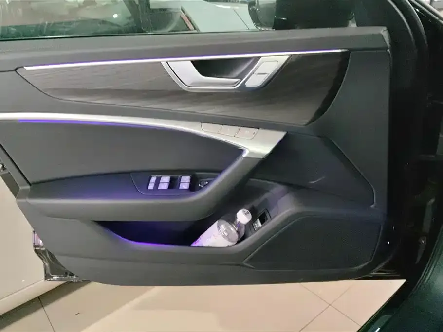 Audi A6L 2024 из CN, фото 3